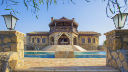 One of its kind! A stone villa with a big garden