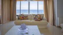 Spacious four-bedroom seaside villa. Zero to the sea!