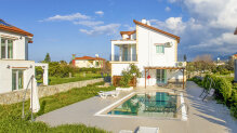 Nice three-bedroom villa in Lapta