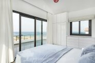 Cozy three-bedroom villa by the sea