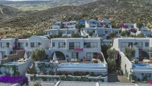 Wohnung 2+1 mit Schwimmbad in einem Komplex mit Santorini Architektur
