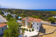 Luxurious 5-bedroom villa in 300m from the beach