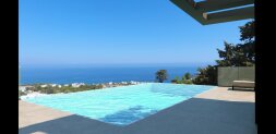 Villas with stunning Mediterranean Sea views